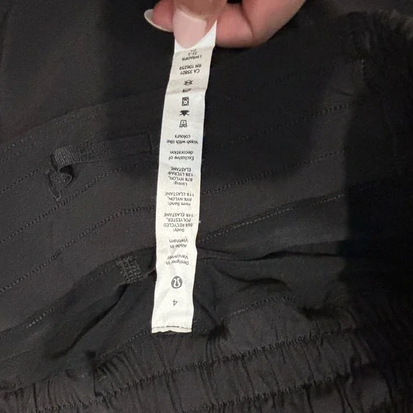 Lululemon Hotty Hot High Rise Skirt Size 4 Like New - Picture 4 of 4